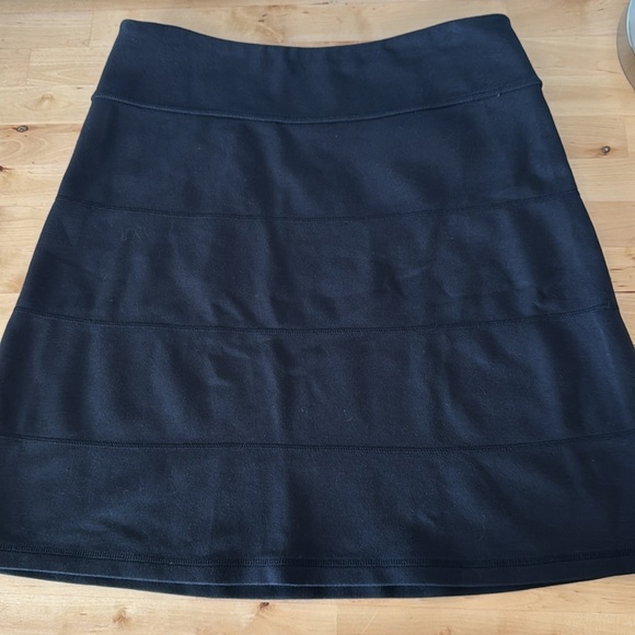 Athleta Strata Skirt Small Black A-line Stretch 2 Zippered Pockets - Picture 3 of 10